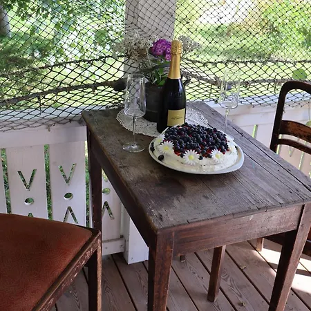 Puhkemaja منزل ريفي Leesi