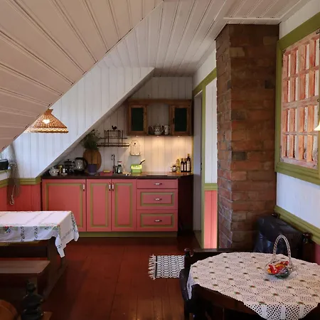 منزل ريفي Puhkemaja Leesi