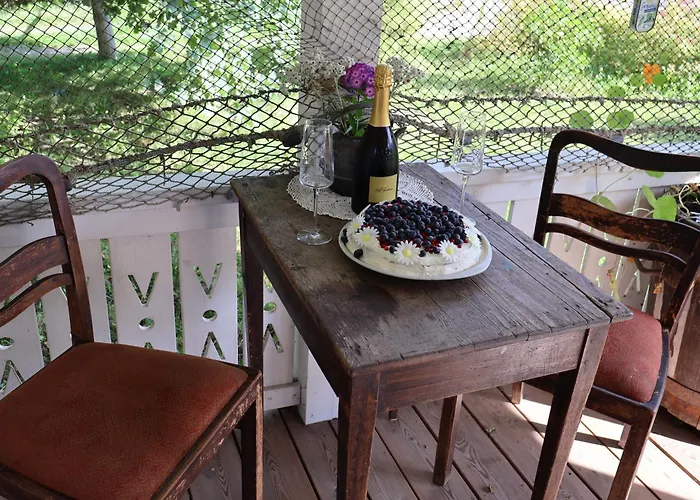 Puhkemaja 컨트리하우스 Leesi